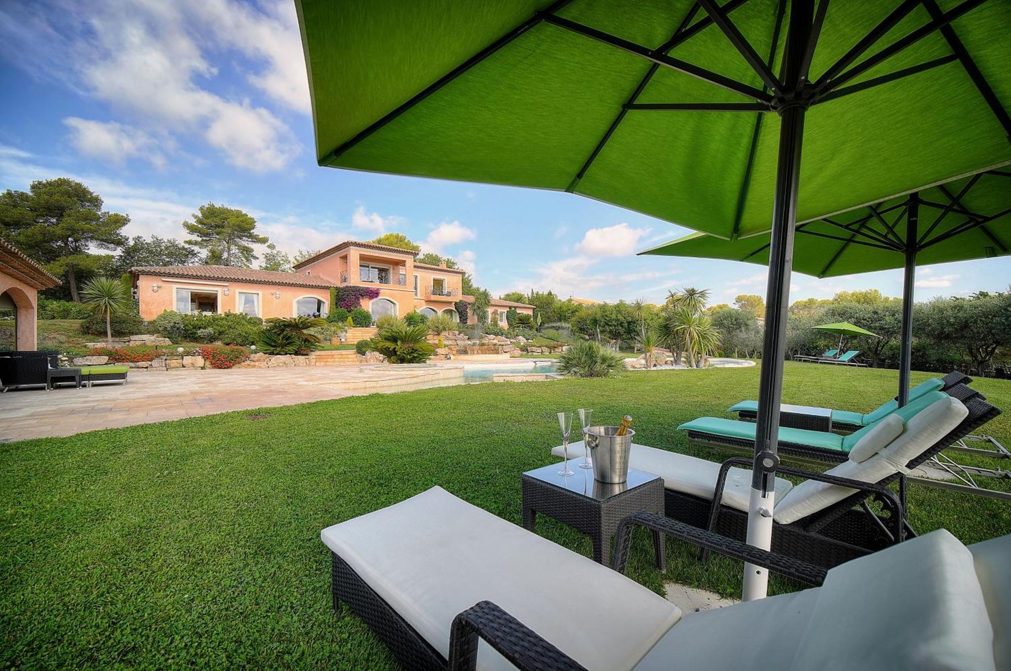 Suites de Prestige JACUZZI SAUNA HAMMAM PISCINE Mougins Cannes Grasse Exterior foto