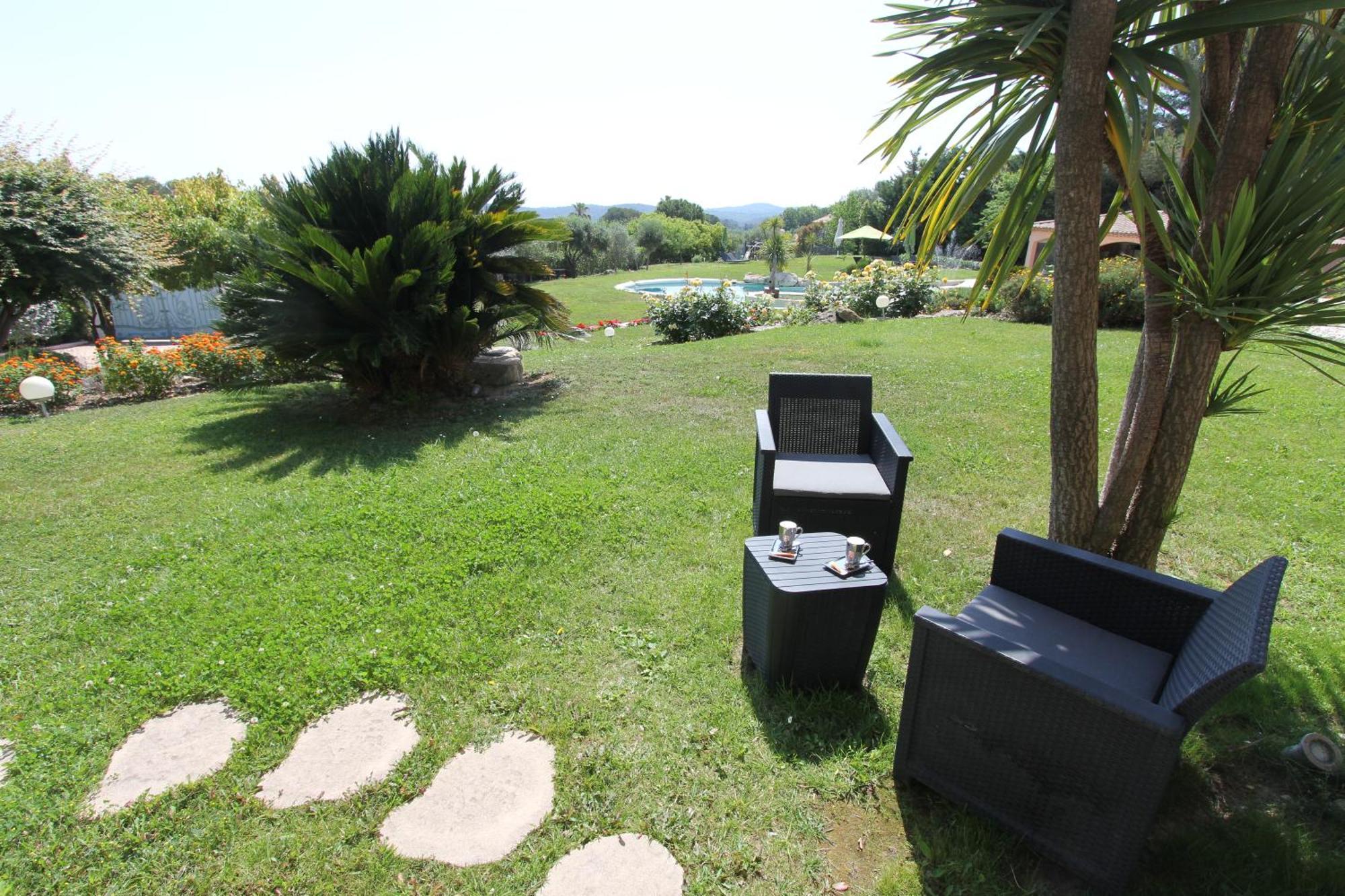 Suites de Prestige JACUZZI SAUNA HAMMAM PISCINE Mougins Cannes Grasse Exterior foto